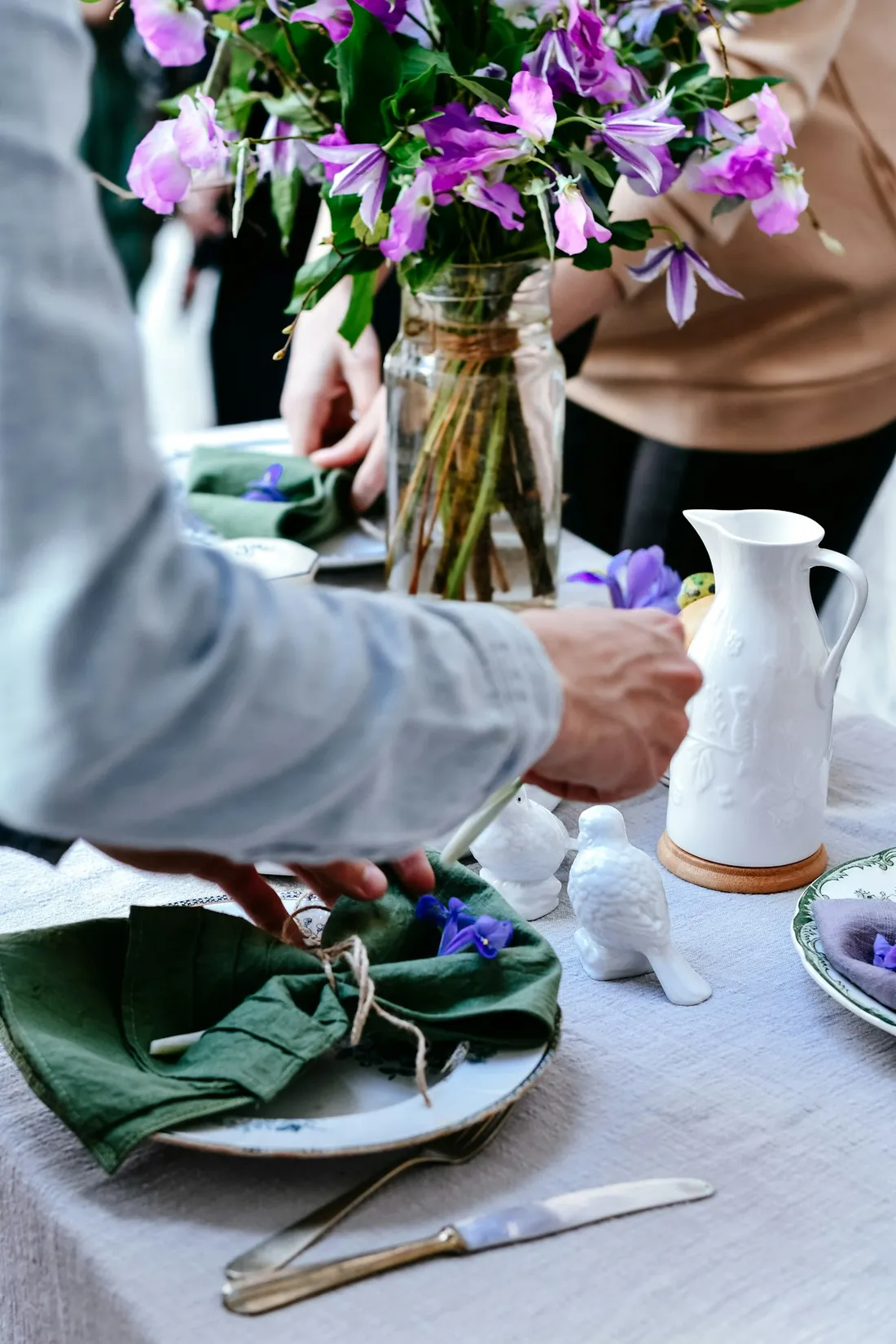 Mother's Day Table Setting Ideas: Elegant Spring Entertaining She'll Actually Remember